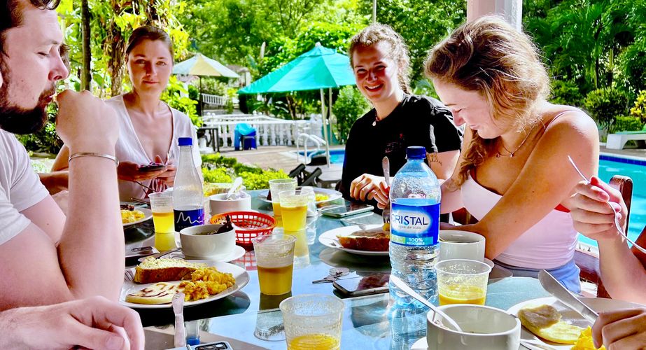 Ontbijt bij de accomodatie Ontbijt bij de accomodatie